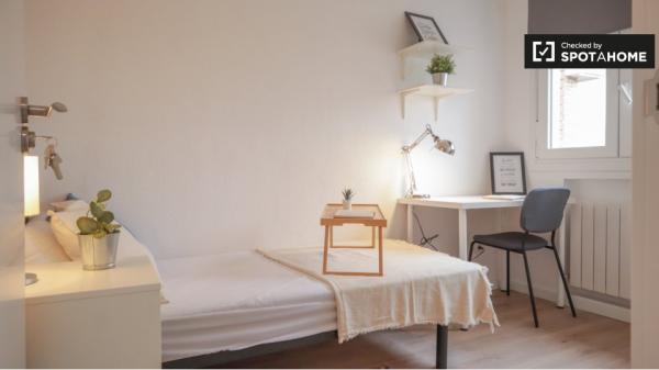 Apartamento de 3 dormitorios en alquiler en Aluche, Madrid