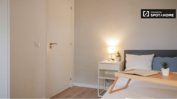 Apartamento de 3 dormitorios en alquiler en Aluche, Madrid