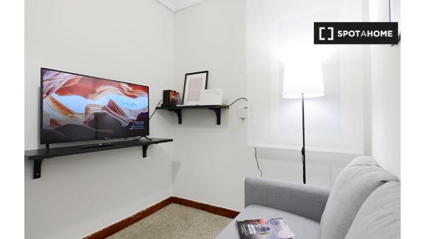 Alugo quarto em apartamento de 4 quartos em Ametzola, Bilbao