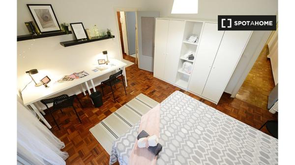 Alugo quarto em apartamento de 4 quartos em Ametzola, Bilbao