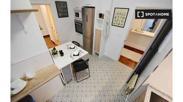 Alugo quarto em apartamento de 4 quartos em Ametzola, Bilbao