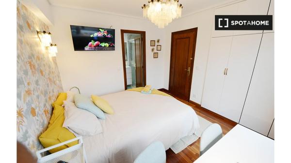 Aluga-se quarto em apartamento de 4 quartos em Santutxu, Bilbao