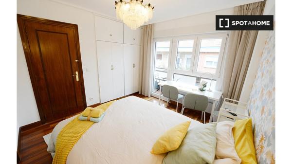 Aluga-se quarto em apartamento de 4 quartos em Santutxu, Bilbao