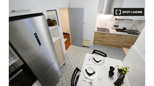 Alugo quarto em apartamento de 4 quartos em Ametzola, Bilbao