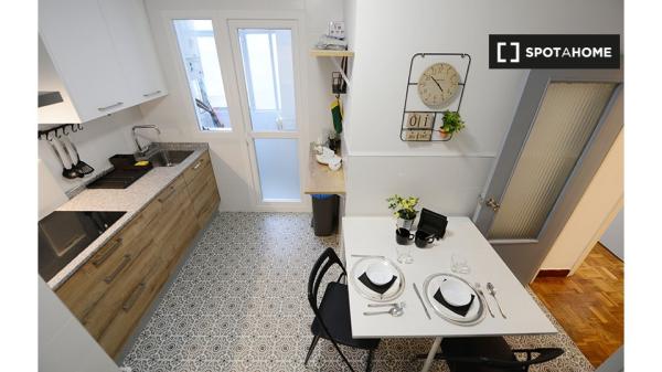 Alugo quarto em apartamento de 4 quartos em Ametzola, Bilbao