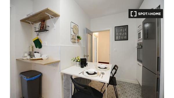 Alugo quarto em apartamento de 4 quartos em Ametzola, Bilbao