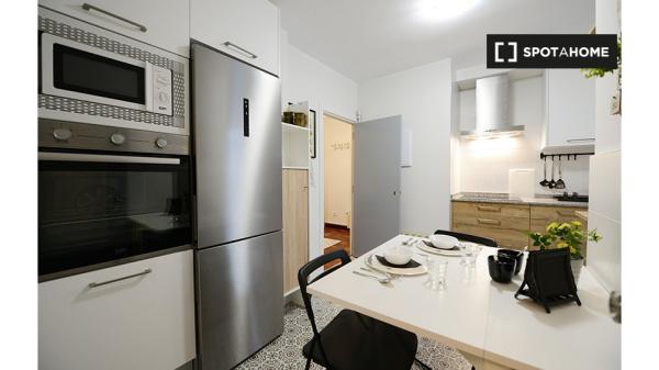 Alugo quarto em apartamento de 4 quartos em Ametzola, Bilbao