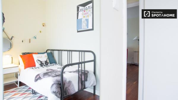 Quarto exterior em apartamento de 3 quartos em Getxo, Bilbao