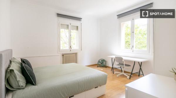 Habitación en piso compartido en barcelona.