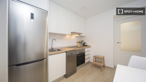 Apartamento completo de 2 dormitorios en Granada