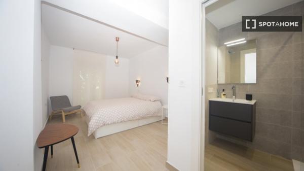 Apartamento completo de 2 dormitorios en Granada