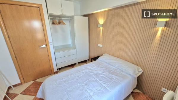 Room in shared apartment in Sevilla