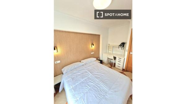 Room in shared apartment in Sevilla