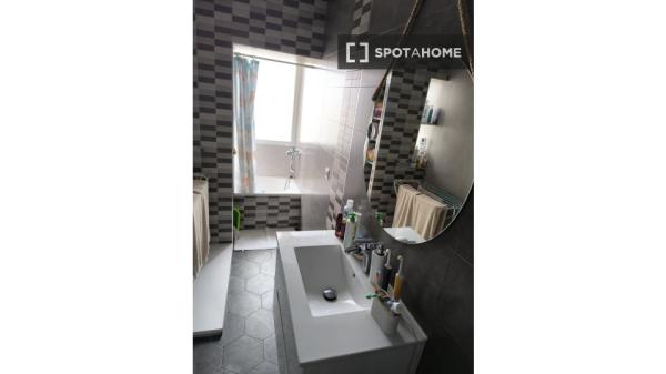 Quarto em apartamento compartilhado em Madrid