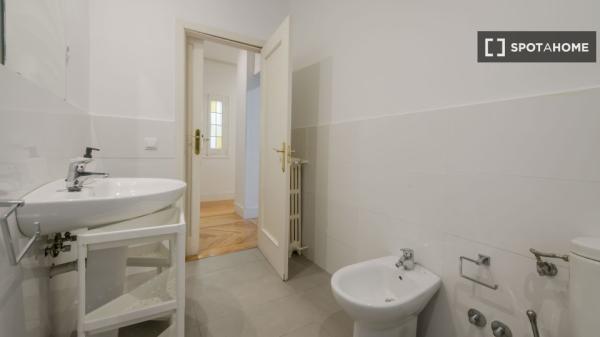 Beautiful room for rent located in Madrid