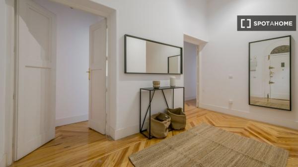 Beautiful room for rent located in Madrid