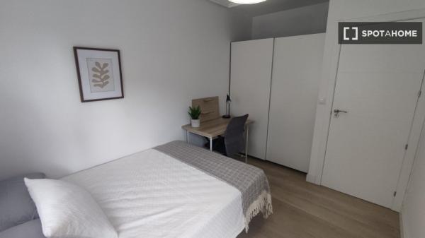 Habitación en piso compartido en Alcalá de Henares.