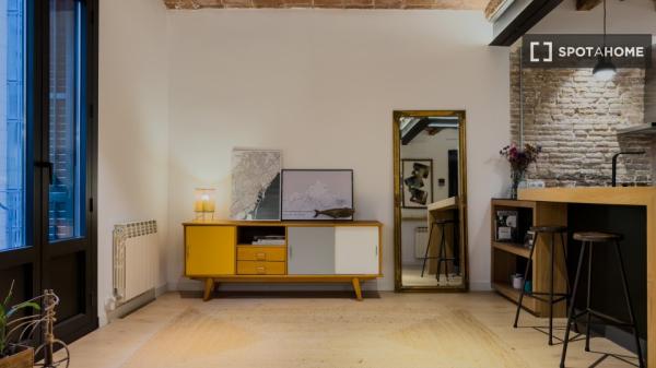 Apartamento entero de 2 dormitorios en Barcelona.