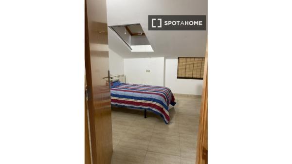 Apartamento ático de 3 dormitorios en alquiler en Gallur