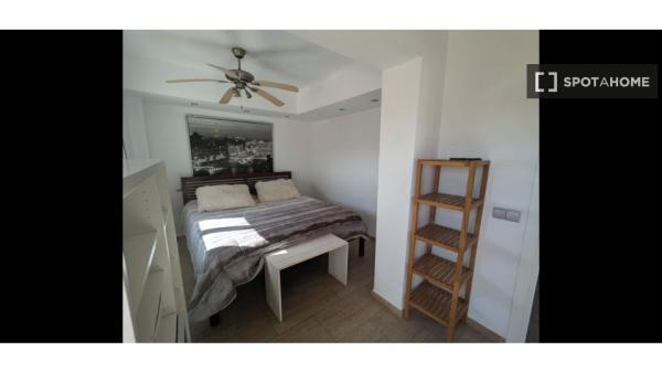 Quarto para alugar em apartamento de 2 quartos em Palma