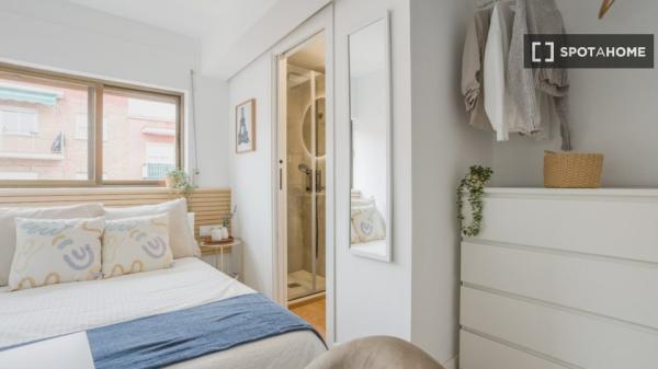 Belle chambre à louer située à Madrid