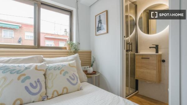 Belle chambre à louer située à Madrid