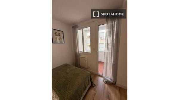 Aluga-se quarto em apartamento partilhado em Alicante