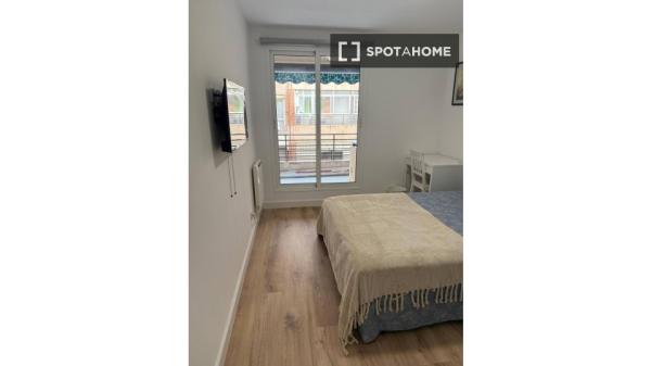 Se alquila habitación en piso compartido en Alicante