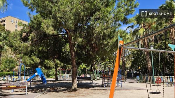 Piso entero de 2 dormitorios en valència.