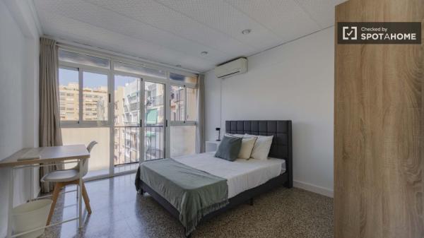 Zimmer zu vermieten in Valencia