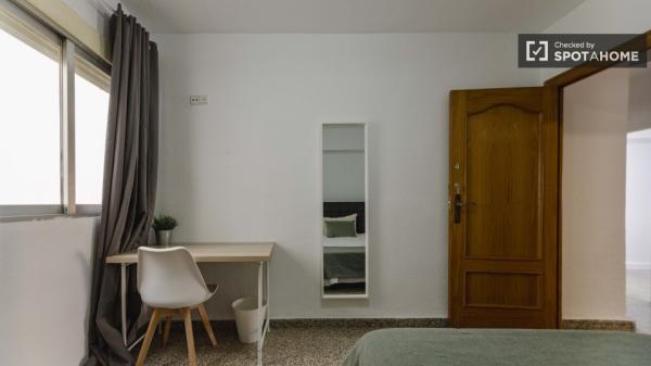 Se alquila habitación en Valencia