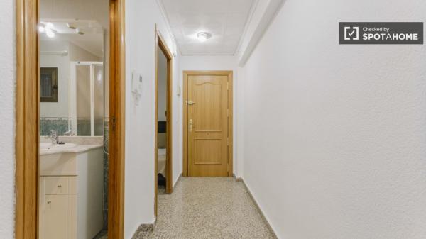 Se alquila habitación en Valencia