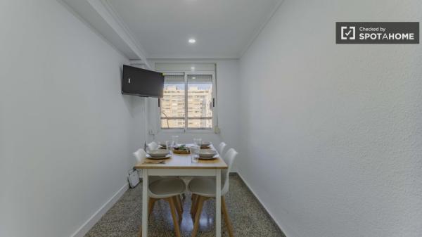 Se alquila habitación en Valencia