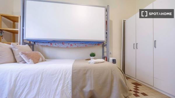 Room in shared apartment in València