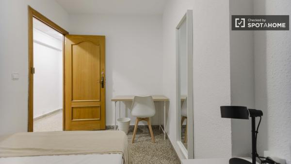 Se alquila habitación en Valencia