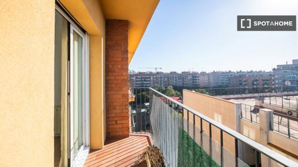 Habitación en piso compartido en barcelona.