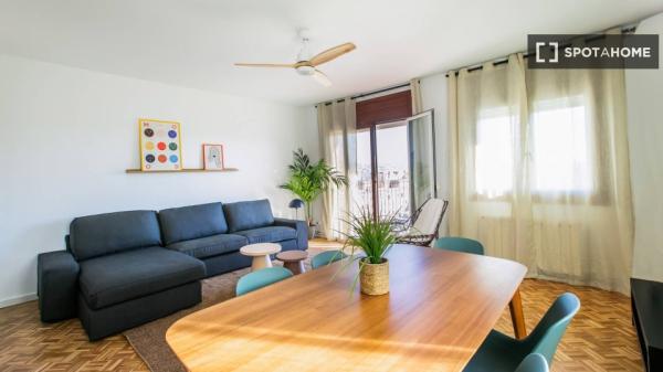 Habitación en piso compartido en barcelona.