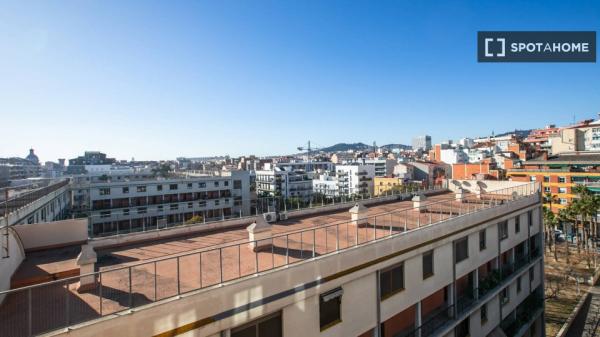 Habitación en piso compartido en barcelona.