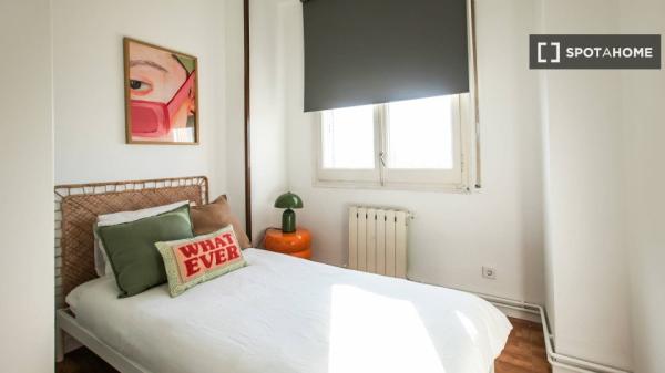 Habitación en piso compartido en barcelona.