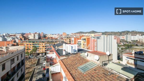 Habitación en piso compartido en barcelona.