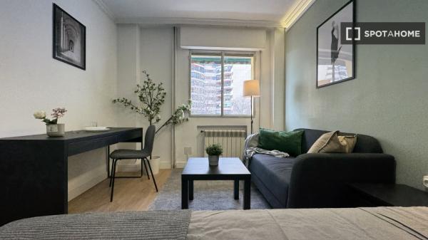 Habitación en piso compartido en madrid.