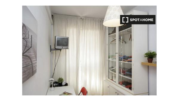 Bonita habitación en piso compartido Sarrià-Sant Gervasi, Barcelona