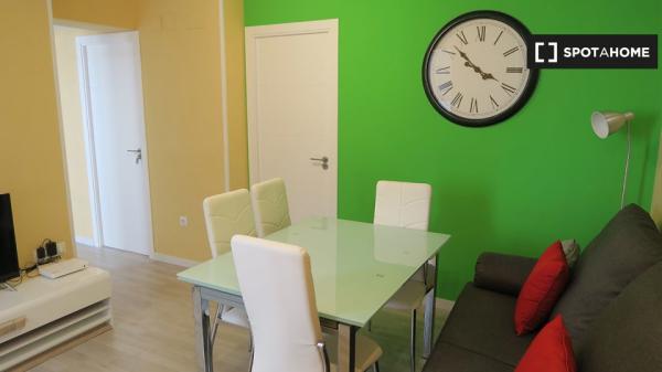 Habitación luminosa en apartamento de 4 dormitorios en Triana, Sevilla