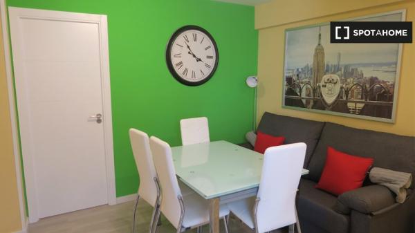 Habitación luminosa en apartamento de 4 dormitorios en Triana, Sevilla