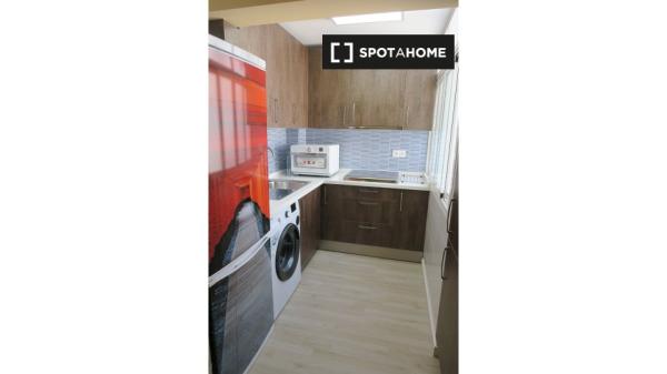 Habitación luminosa en apartamento de 4 dormitorios en Triana, Sevilla