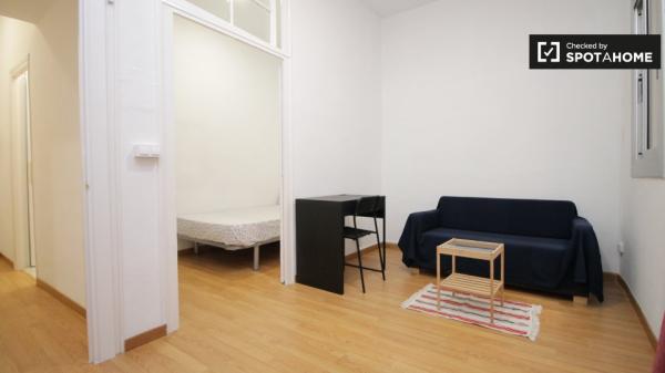 Habitación amueblada en apartamento de 2 dormitorios en El Raval, Barcelona