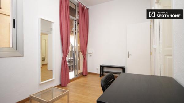 Habitación amueblada en apartamento de 2 dormitorios en El Raval, Barcelona