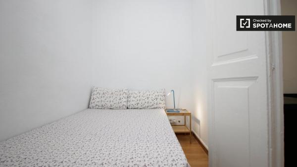 Habitación amueblada en apartamento de 2 dormitorios en El Raval, Barcelona