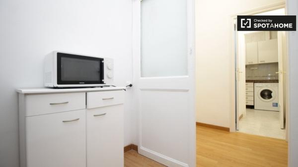 Habitación amueblada en apartamento de 2 dormitorios en El Raval, Barcelona