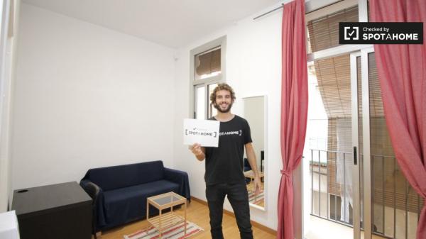 Habitación amueblada en apartamento de 2 dormitorios en El Raval, Barcelona